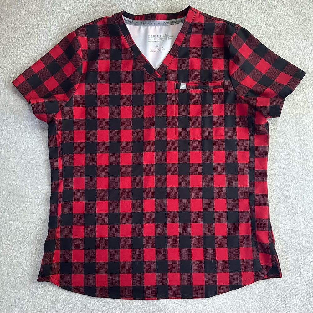 Fabletics 1 Pocket Scrub Top. Buffalo Check. Medium